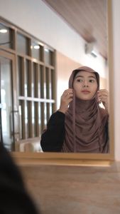 Pashmina Panjang Anti Gerah / Pashmina Rayon Polos Syari/ Bergo Pashmina Isma by Hijab Hayuri