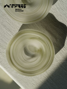 จานผลไม้ครึ่งทรงกลมสีเขียวฟอกด้วยฝุ่นสำหรับผู้ใหญ่ จานแบบขอบดอกไม้ ชิ้นส่วนของชามสตั๊ดครึ่งทรงกลม