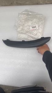 Ốp dưới nan lưới ba đờ xốc trước Toyota Vios 2021 (loại sơn sần)