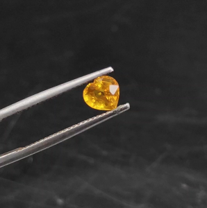 พลอยบุษราคัมรูปทรงไข่สีน้ำทองบางกะจะ(Yellow Sapphire)หนัก 1.22 กะรัต พลอยแท้ ขุดค้นพบที่บ่อบางกะจะ จ.จันทบุรี