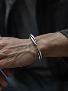 New Arrival Fashion: Twisted Line Bracelet & Trendy Men's Accessories