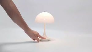 SG Ins Style Mushroom Table Lamp Portable USB Charging Three-Color Adjustment Flower Bud Lamp