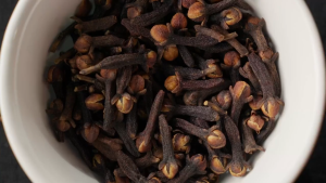 Ekohouse กานพลูแห้ง 150 กรัม วัตถุดิบธรรมชาติ ไม่แต่งกลิ่น ผลิตในไทย กานพลู กานพลูอบแห้ง Dried Cloves ตรากอเงินฟาร์ม