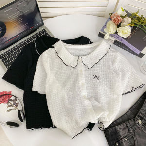 Sweet Doll ฤดูร้อน 2024 สไตล์ใหม่ลายตาราง SLIM FIT แขนสั้นเดี่ยวแถวหัวเข็มขัดเสื้อผู้หญิงสําหรับการเดินทาง