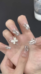 [มาใหม่]🎁【R909】เล็บปลอมสำเร็จรูป เล็บปลอมยาว กันน้ำ หลากหลายสไตล์ 24 ชิ้น