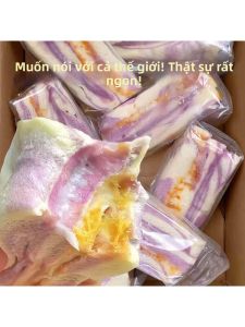 Bánh Mì Kẹp Nhân Phô Mai Sợi Thịt và Khoai Môn Cầu Vồng