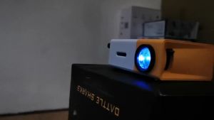 Mini Portable LED Projector: YG-300