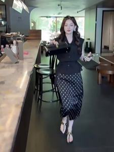 XUNYI | Chân Váy Dài A-Line Đen Eo Cao Khe Sát Thân Chấm Bi Mùa Hè Sang Trọng