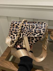 Túi Đeo Chéo Họa Tiết Da Báo Thời Trang Cho Nữ Túi Đeo Vai Đơn Thời Trang Mới 2024 Túi Đeo Chéo Kiểu Dáng Yên Xe Đa Năng