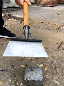 (30cm) พลั่วเหล็ก พลั่ว เหล็กคมแข็งแรง พลั่วแซะญี่ปุ่น พลั่วเหล็ก พลั่วขุดดิน เสียมขุดดิน ทำความสะอาดถนน ง่ายต่อการพลั่วดิน เครื่องมือทำสวน เครื่องมือเกษตร ทำความสะอาดถนน ทำความสะอาดปศุสัตว์