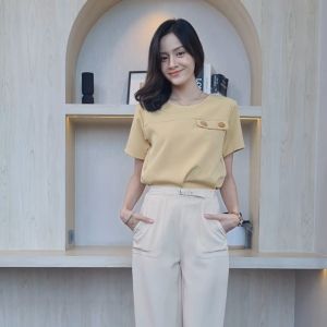 E07 เสื้อแขนสั้น คอกลม แต่งกระเป๋าหลอก ติดกระดุมไม้ แบบมินิมอลสุด Easter Egg