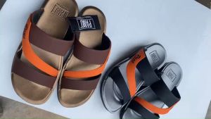 รองเท้าแฟชั้นแบบสวมผู้หญิงPUรุ่นE02B11มี2สีดำและน้ำตาลทรงแบนดัง