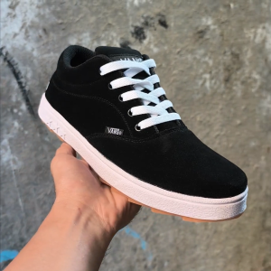 Sepatu Pria Sneakers Casual Hitam Low Black Sol Karet antislip untuk Kerja dan Sekolah