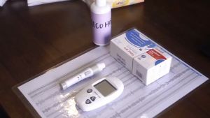 Bộ máy đo đường huyết Safe Accu tại nhà tặng kèm que đo và kim lấy máu hàng chính hãng bảo hành 12 tháng