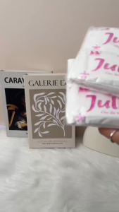 Khăn lạnh Julie vải lưới 20 cái (18x20cm) hương hoa hồng không hóa chất dùng một lần tiện lợi