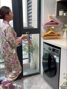 Retractable No-Drill Wall Mounted Hanging Rack