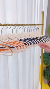 Set 10 Móc Treo Quần Áo Xoay 360 Độ Móc Nhựa Treo Đồ Trong Nhà Chống Trượt