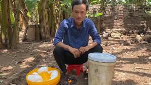 Máng Ăn Chống Bới Chống Mưa Nắng Cho Gà Gia Cầm Kiểu Mới Gắn Thùng Dùng Tiện Lợi Hiệu Quả Khi Để Ngoài Trời.