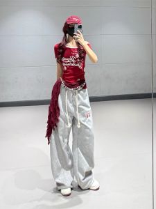 Áo Thun Tay Ngắn Màu Đỏ Rượu Vang Cổ Điển Dành Cho Nữ Quần Dài Ống Rộng Màu Xám Quần Thể Thao Mỏng Thường Ngày Mùa Xuân 2025