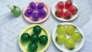 Fruit Shaped Squeeze Ball Toy Water Bead Fidget Sensory Stress Relief Gadget for Kids and Adults Anxiety Relief and Play