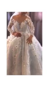 Gaun Pernikahan Mewah Berkerudung Panjang dengan Bunga dan Glitter & Train Royal 150 cm