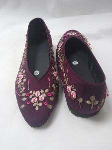 sepatu wanita perempuan import model terbaru size 37 motif sulam tangan unik bentuk bunga