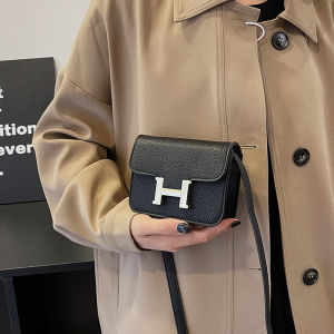 Mini Fashionable Shoulder Bag for Girls Simple Elegant Crossbody Bag Ideal for Outings And Travel Versatile And Stylish