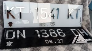 Plat Mobil Custom Timbul Chrome Floos