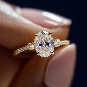 Huitan Fashion Women Ring Gold Color Simple Design Accessories Inlaid Bright Cubic Zirconia Elegant Jewelry for Engagement Daily
