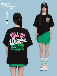 Wiggle Wiggle | Lettered Contrast Classic Round-Neck Short-Sleeved T-Shirt