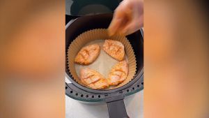 Waterproof Oil-Proof Non-Stick Air Fryer Disposable Silicone Oil Paper Tray [50pcs]