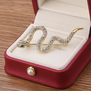 Fashionable Snake Zodiac Lapel Pin Womens Suit Coat Neck Pin Personality Accessory Vintage Court Style Alloy Embedded Artificial Gem