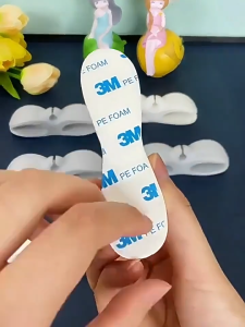 Móc treo dây điện dán tường tiện lợi cho gia đình và văn phòng