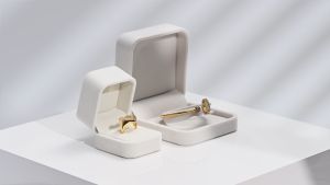 Oirlv quà tặng trang sức Vòng nhung màu trắng kem Vòng cổ Bông tai Vòng đeo tay Hộp đựng đồ trang sức Người tổ chức trưng bày Trưng bày H045