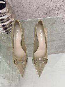 รองเท้าส้นบางหนังทาสีหัวแหลมสำหรับผู้หญิง ฤดูใบไม้ผลิและฤดูร้อน 2024 รองเท้าส้นเตี้ยแบบสวมสบายสำหรับใส่ไปทำงาน สไตล์เรียบง่าย