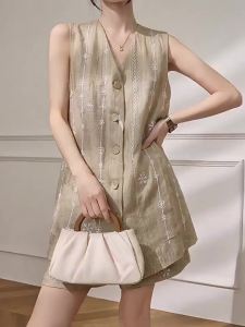 Beige Sleeveless Vest and Shorts Suit Summer Business Casual Embroidered