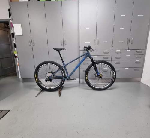 เปรียบเทียบ Santa Cruz Chameleon vs Tallboy: เมาน์เทนไบค์รุ่นไหนเหมาะกับมือใหม่และสาย Trail มากกว่ากัน