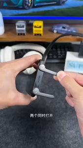 2-in-1 phone data cable & stand with 90° foldable connector portrait and landscape support fast charging