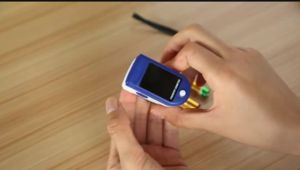 Portable TFT Finger Clip Oximeter Fingertip Pulse Oximeter Blood Oxygen Saturation SpO2 Monitor for Home Use