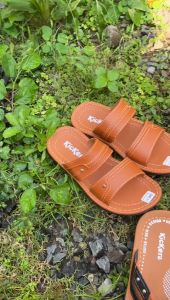 Sandal Pria Distro: Gaya Nyaman & Trendi