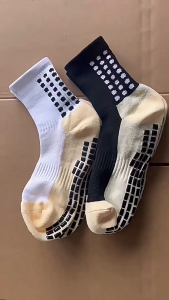 ถุงเท้ากันลื่น ถุงเท้าฟุตบอล ป้องกันการลื่นไถลลื่นผ้าฝ้ายกีฬา ออกกำลังกาย ข้อกลาง สัมผัสนุ่ม กระชับถุงเท้าทำจากวัสดุที่มีความยืดหยุ่นสูงซึ่งสามารถให้กีฬาได้อย่างมีประสิทธิภาพ