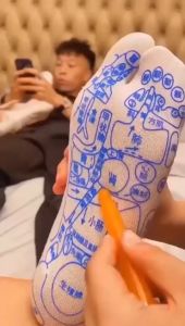 Electric EMS Foot Massager Pad Alat Pijat Viral Alat Pijat Kaki Akupuntur Elektrik/Alat Terapi Pijat Kesehatan Kaki/ Alat Terapi Kesehatan Kaki/ Akupuntur Pijat Kaki Elektrik