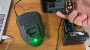 ที่ชาร์จแบต BOSCH  12V - DC=1.5A // D