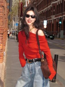 Áo Thun Tay Dài Màu Đỏ Phong Cách Hàn Quốc Mùa Hè 2025 Áo Thun Cổ Tròn Dáng Rộng Thường Ngày Có Túi Cho Nữ