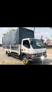 Vè che mưa xe tải Misubishi canter_ gắn  cho xe tải MISUBISHI CANTER 4 đèn pha vuông 1.9T đến 3.5T che mưa được làm bằng nhựa đen dẻo hàng bao đẹp(giá 1 cặp).tt90