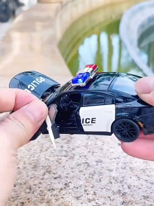 Pull Backs 1:32 Dodge Challenger Police Diecast Alloy Car Model – Sound & Light Toy for Boys Girls Kids Birthday Christmas Gift