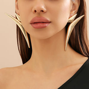 Exaggerated Geometry Long Curved Drop Earrings Fashion Aesthetics Thick Metal Triangular Earrings Womens Trendy Stage Jewelry