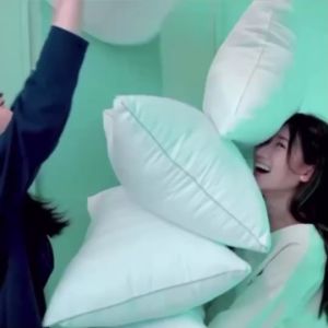 🧶หมอนหนุน🧶 ใยสังเคราะห์ น้ำหนักเบา นุ่ม  ฟู ระบายความร้อนได้ดี นุ่ม สบายผิวต่อผู้ใช้งาน ผ้ามาจากการสังเคราะห์ที่ไม่ทำให้เกิดฝุ่น