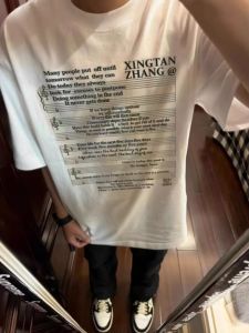 เสื้อยืดแขนสั้นผ้าฝ้ายแท้สำหรับผู้ชาย ฤดูร้อน 2024 ทรงหลวม ดีไซน์ลายตัวอักษร ทรงหลวม ดีไซน์อเนกประสงค์ เทรนด์ใหม่