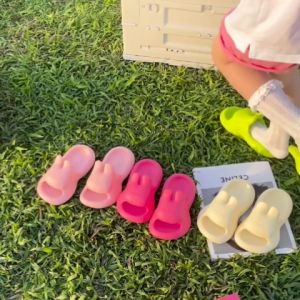 YaKo รุ่นใหม่มาแรง 2023 - ลายกระต่ายแบ๊วหวานๆ 🐰รูปทรงสุดน่ารัก สาวๆสายหวานไม่ควรพลาด 🔥รองเท้าแตะราคาถูก